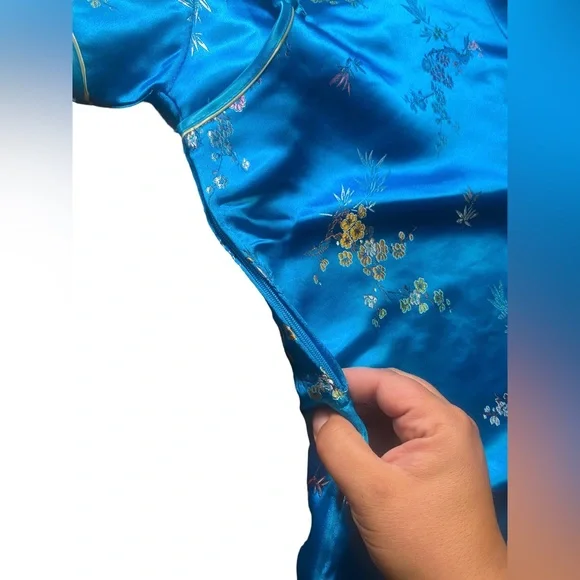 Chinese Classic Satin Dress for kids size 6 - Picture 5 of 6